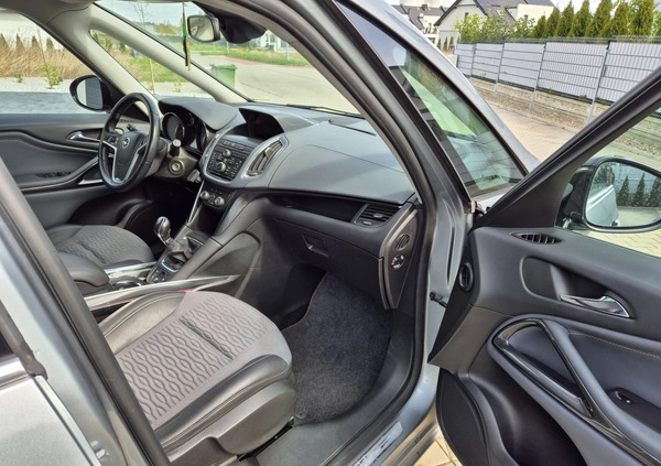 Opel Zafira cena 35500 przebieg: 166000, rok produkcji 2015 z Głogów małe 352